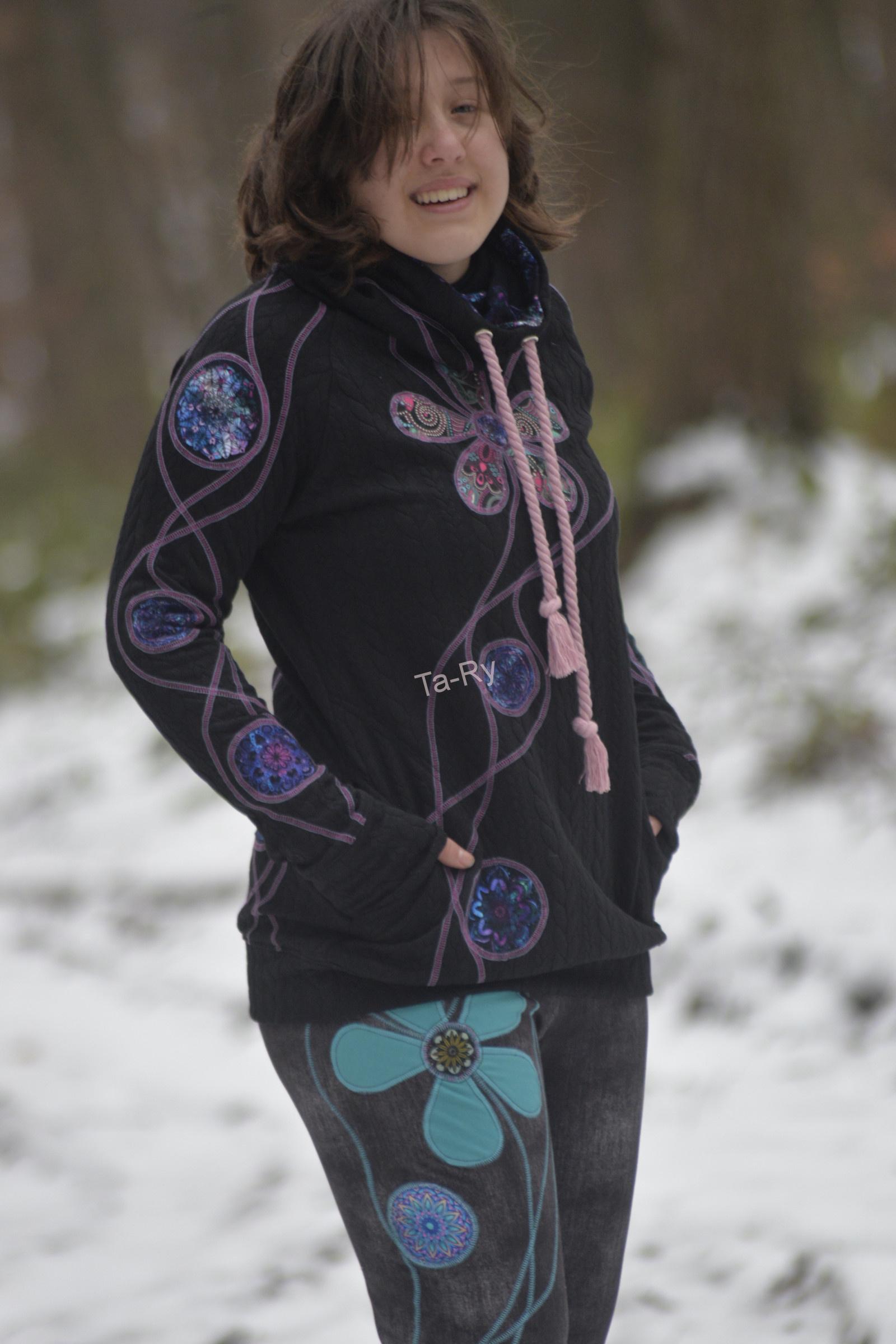 Rozkvetlý svetr mandalka