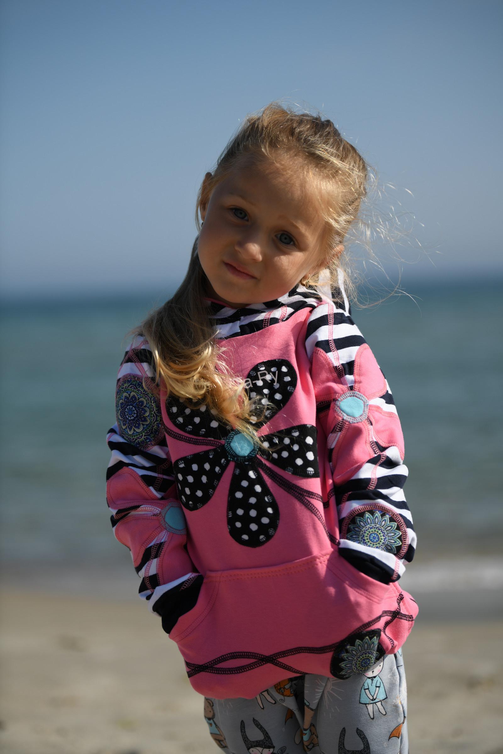 Rozkvetlá mikinka....základní barva na přání :)